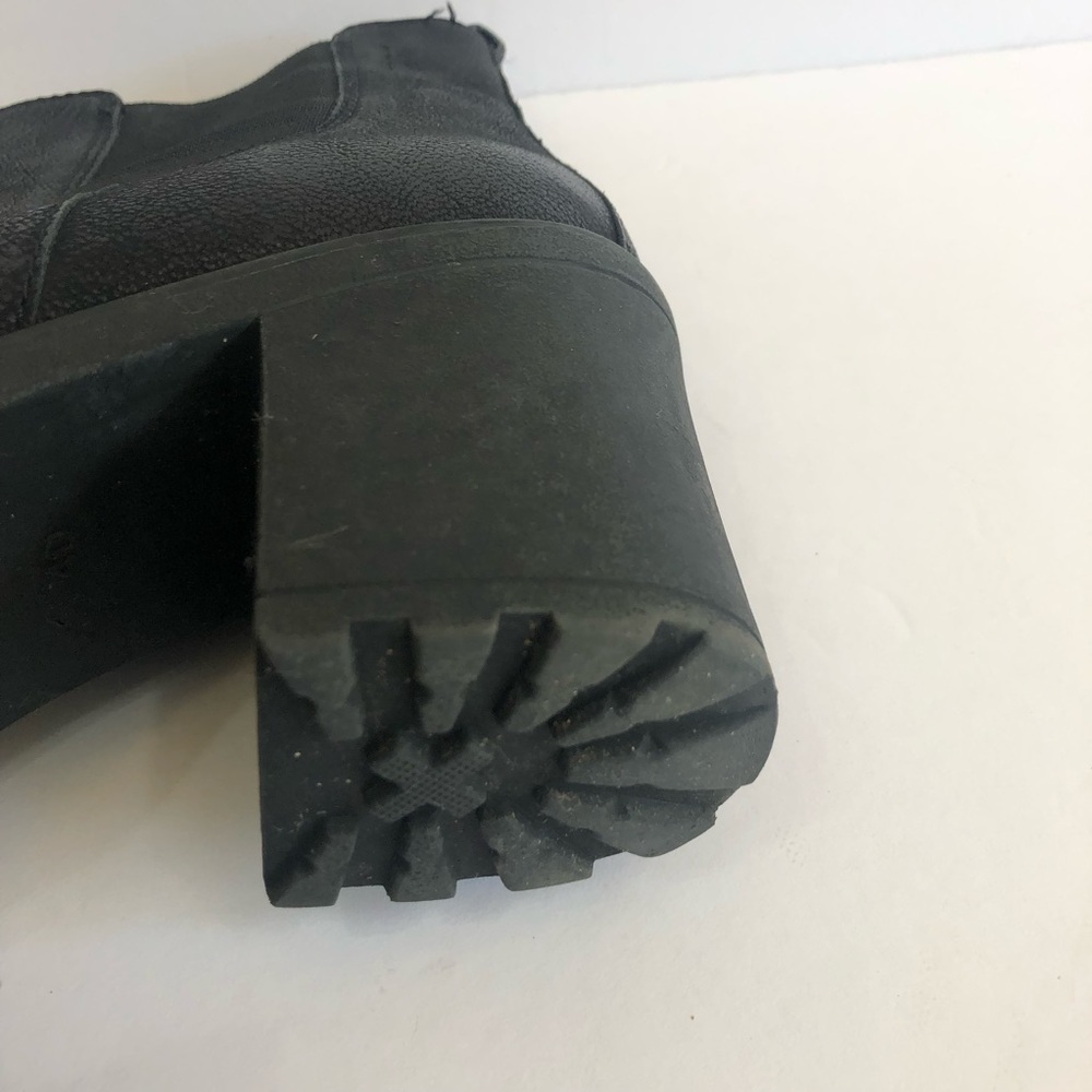 Vagabond Grace black Nubuck Chelsea ankle boots. - Picture 9 of 10